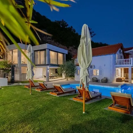 Luxury Karmen* * * * * With Pool & Spa Zone * Ricice (Prolozac)