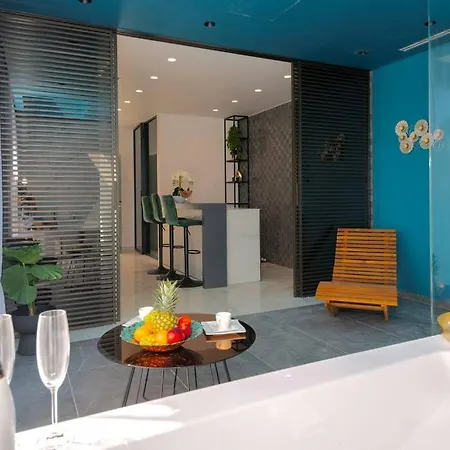 Luxury Karmen* * * * * With Pool & Spa Zone *