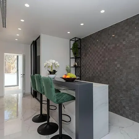 Luxury Karmen* * * * * With Pool & Spa Zone Villa Ricice (Prolozac)