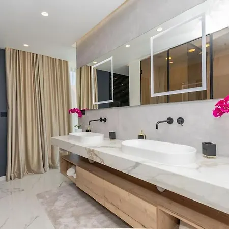 Luxury Karmen* * * * * With Pool & Spa Zone Villa