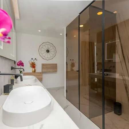 Villa Luxury Karmen* * * * * With Pool & Spa Zone Ricice (Prolozac)