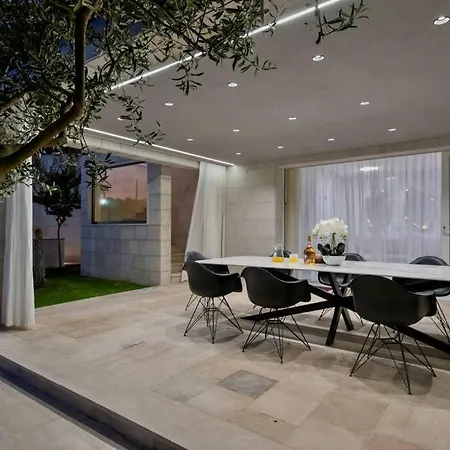 Luxury Karmen* * * * * With Pool & Spa Zone Villa Ricice (Prolozac)