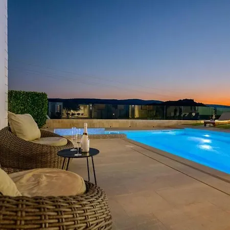 Villa Luxury Karmen* * * * * With Pool & Spa Zone