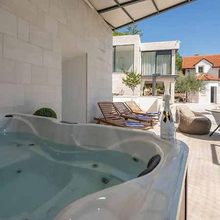 Villa Luxury Karmen* * * * * With Pool & Spa Zone