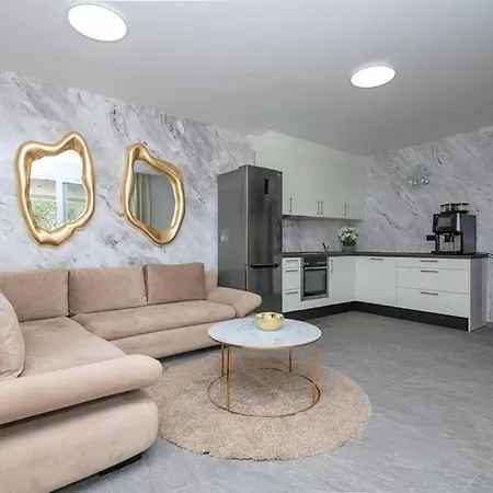 Luxury Karmen* * * * * With Pool & Spa Zone *
