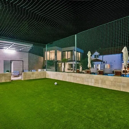 Luxury Karmen* * * * * With Pool & Spa Zone