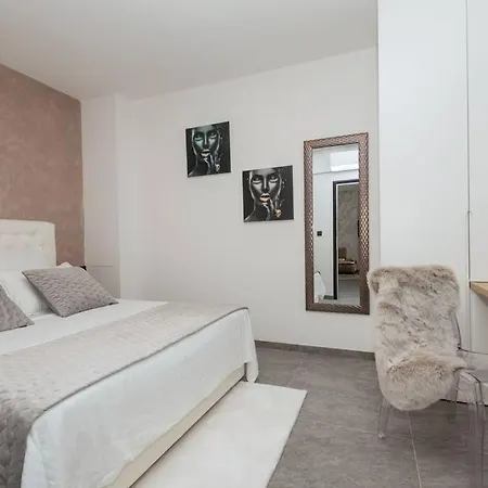 Villa Luxury Karmen* * * * * With Pool & Spa Zone *