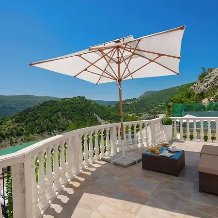 Luxury Karmen* * * * * With Pool & Spa Zone * Ricice (Prolozac)