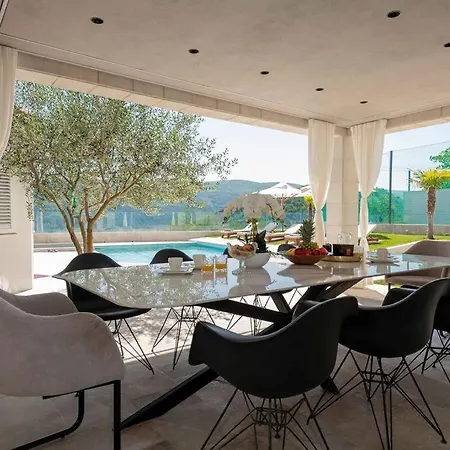 Luxury Karmen* * * * * With Pool & Spa Zone Villa Ricice (Prolozac)