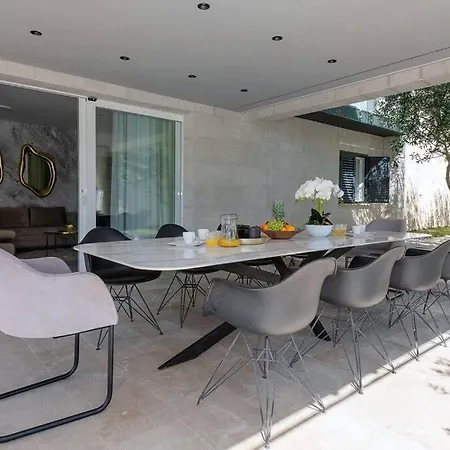 Villa Luxury Karmen* * * * * With Pool & Spa Zone