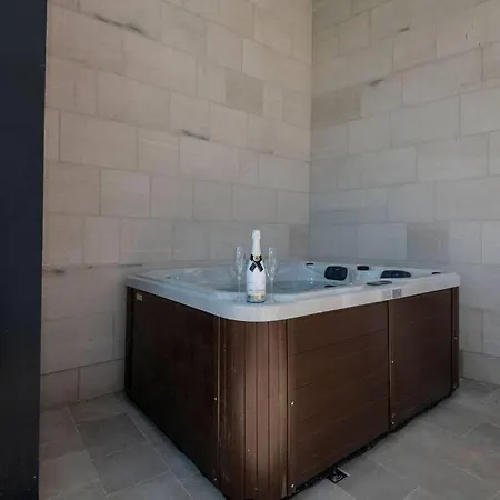 Luxury Karmen* * * * * With Pool & Spa Zone Villa
