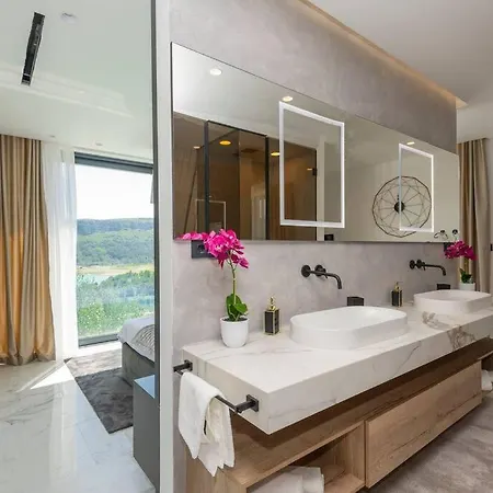 Villa Luxury Karmen* * * * * With Pool & Spa Zone Ricice (Prolozac)