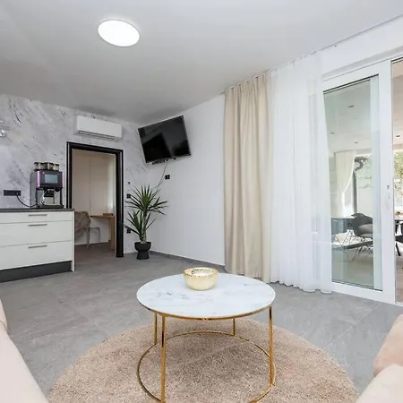Villa Luxury Karmen* * * * * With Pool & Spa Zone
