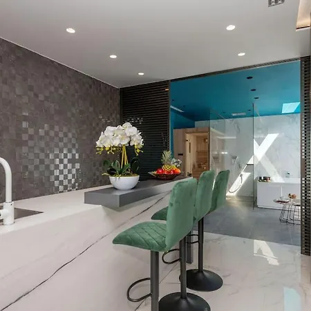 Luxury Karmen* * * * * With Pool & Spa Zone Villa