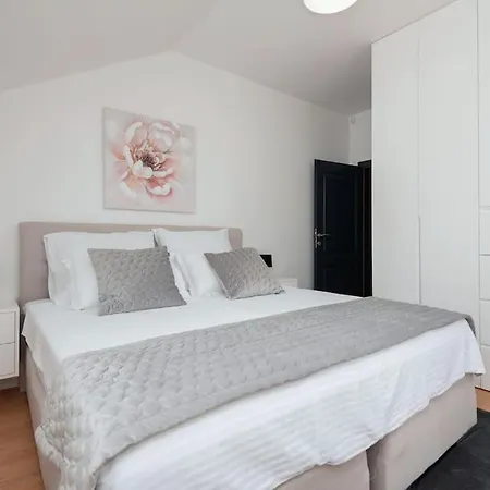 Luxury Karmen* * * * * With Pool & Spa Zone Villa Ricice (Prolozac)