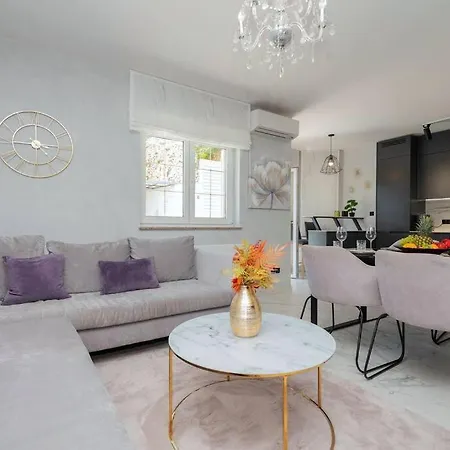 Luxury Karmen* * * * * With Pool & Spa Zone Villa *