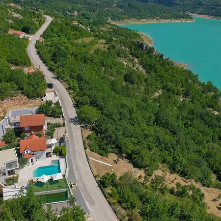 Luxury Karmen With Pool & Zone