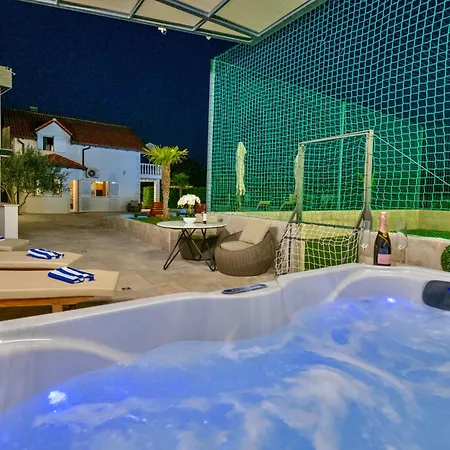 Villa Luxury Karmen With Pool & Zone Ricice (Prolozac)