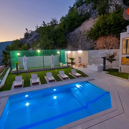 Luxury Karmen With Pool & Zone Villa