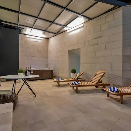 Luxury Karmen With Pool & Zone