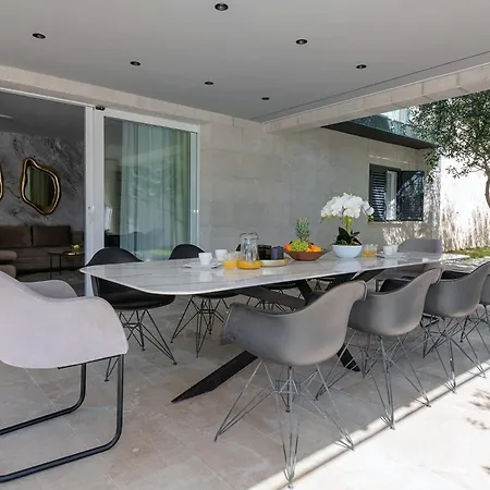 Luxury Karmen With Pool & Zone Villa