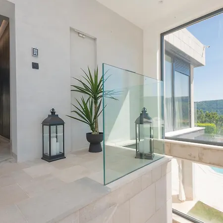 Villa Luxury Karmen With Pool & Zone