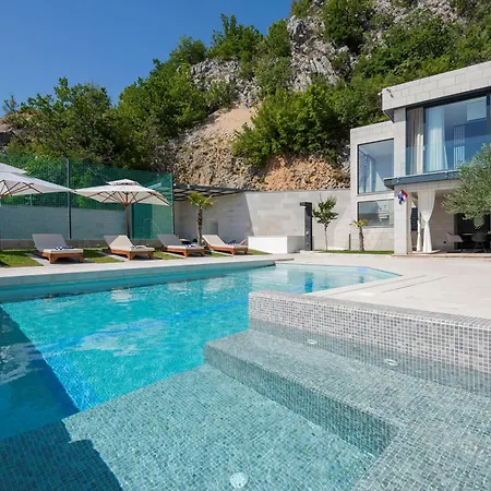 Luxury Karmen With Pool & Zone Villa