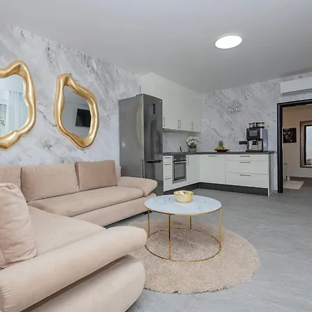 Villa Luxury Karmen With Pool & Zone Ricice (Prolozac)